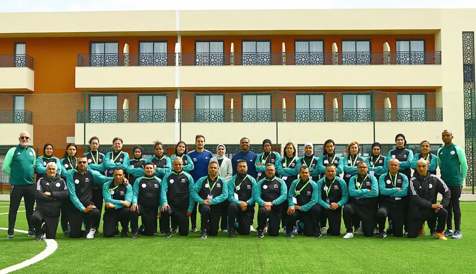 إطلاق أول ورشة ضمن برنامج FIFA Football for Schools في الجزائر بتلمسان 5 إطلاق أول ورشة ضمن برنامج FIFA Football for Schools في الجزائر بتلمسان