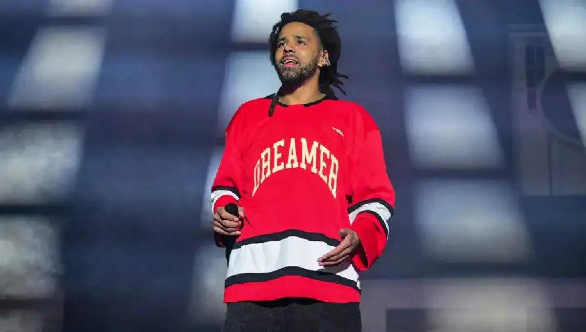 نجم غرامي J. Cole يوقّع عقدًا احترافيًا مع نادٍ صيني لكرة السلة
