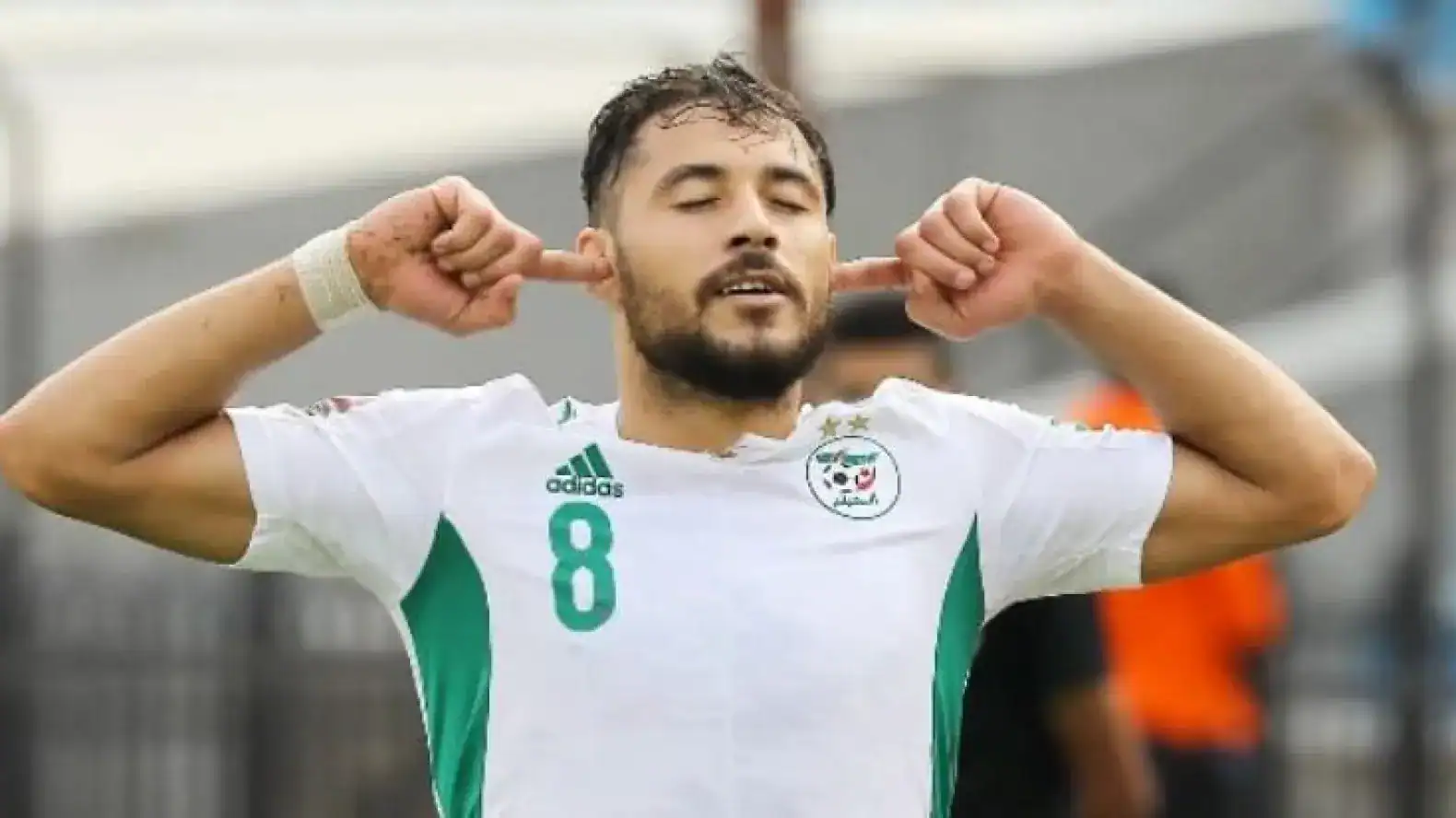 بلايلي يلمّح إلى غيابه عن كأس العالم بصورة مع بونجاح