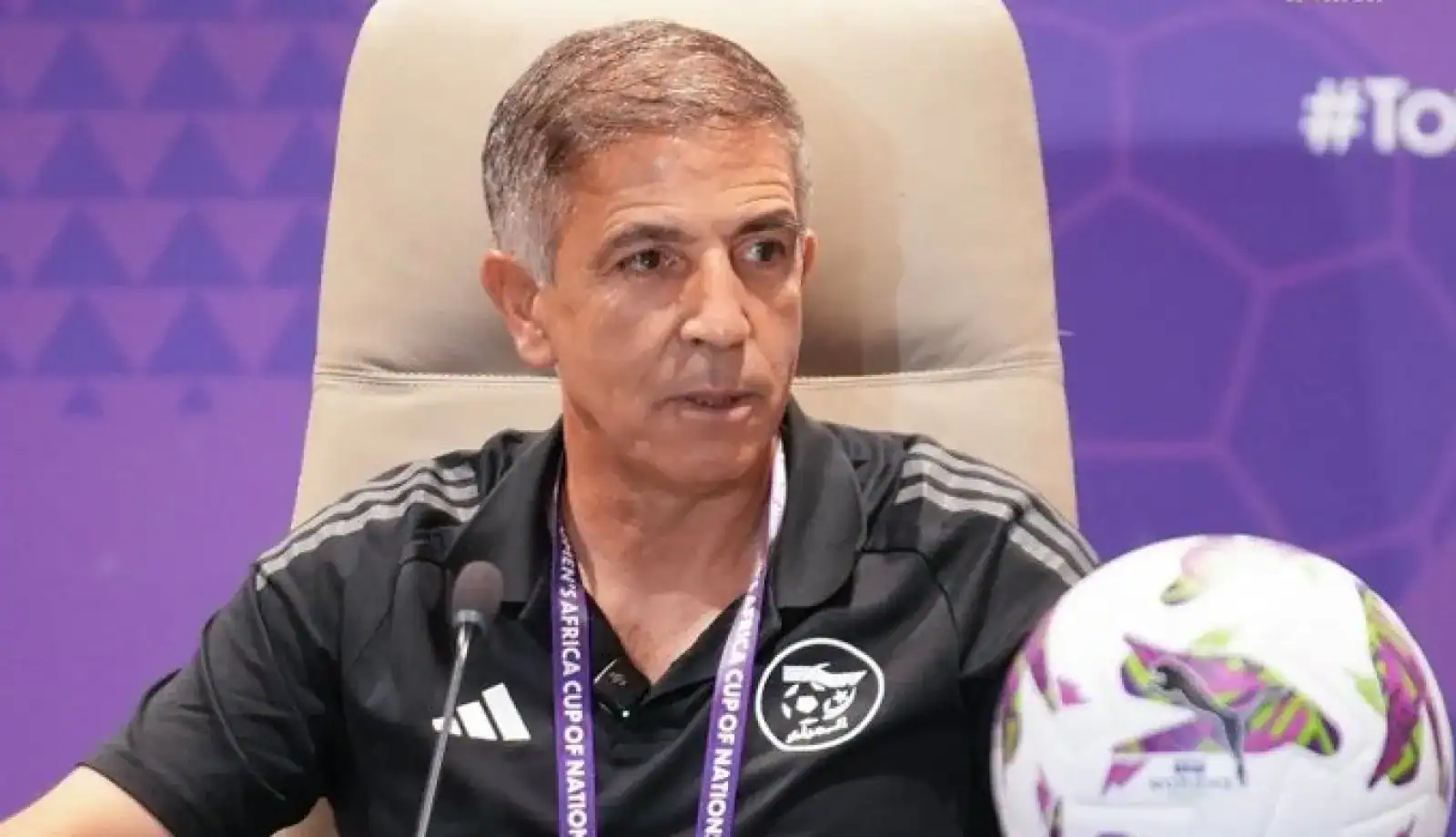بن ستيتي: منافسة “الكان” قوية ونتعامل معها مباراة بمباراة 46 بن ستيتي يتحدث عن صعوبة مواجهة المغرب في كان 2026