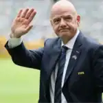 كولينا يدافع عن حكام كأس العالم ويوضح الجدل التحكيمي في مباراة مصر والأرجنتين