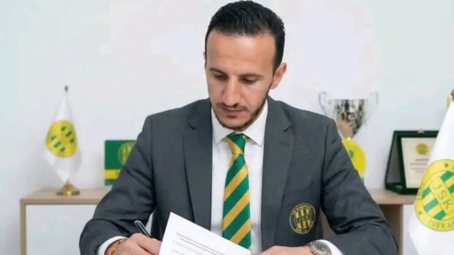 شبيبة القبائل: متمسكون ببلعيد ومحيوص مستمر والانتدابات لم تُحسم بعد 46 شبيبة القبائل: متمسكون ببلعيد ومحيوص مستمر والانتدابات لم تُحسم بعد