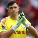 Tottenham vise le recrutement d’Emiliano Martínez pour succéder à Vicario