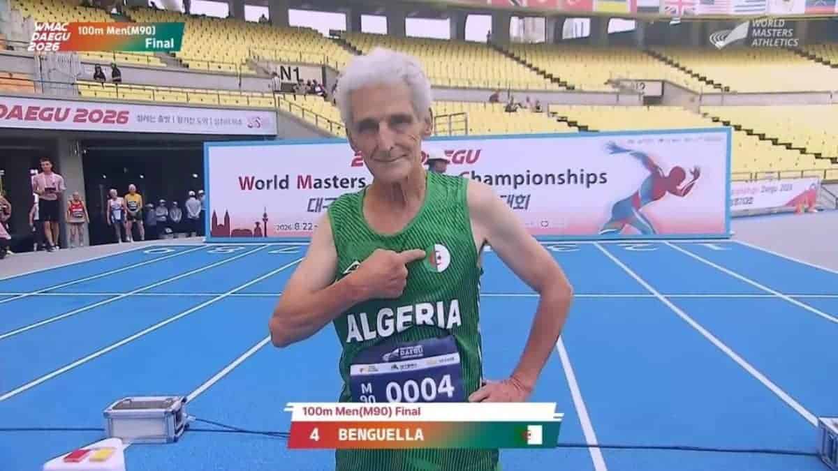 عمره 92 عامًا… العداء الجزائري عبد القادر بن قلة يواصل صناعة التاريخ في مونديال ماسترز