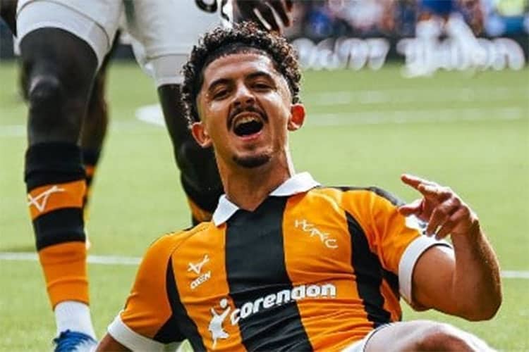 مدرب هال سيتي يشيد بقدرات بلومي: لاعب ممتاز ويحتاج فقط لتجنب الإصابات 44 مدرب هال سيتي يشيد بقدرات بلومي: لاعب ممتاز ويحتاج فقط لتجنب الإصابات