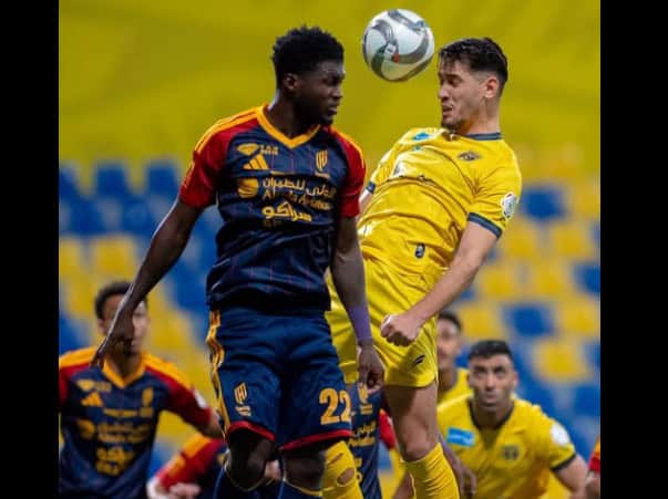 10 matchs sans victoire… Des débuts difficiles pour Belail avec Al-Taawoun 5 Zine El-Abidine Belaïd, joueur du club saoudien Al-Taawoun, lors d'un match du championnat Roshen