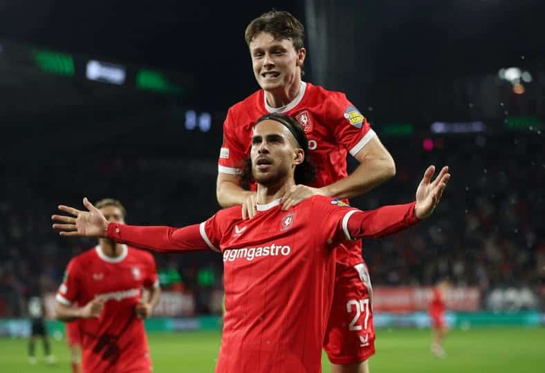 زروقي يقود تفينتي للفوز بهدف ثمين على تون في دوري المؤتمر الأوروبي 97