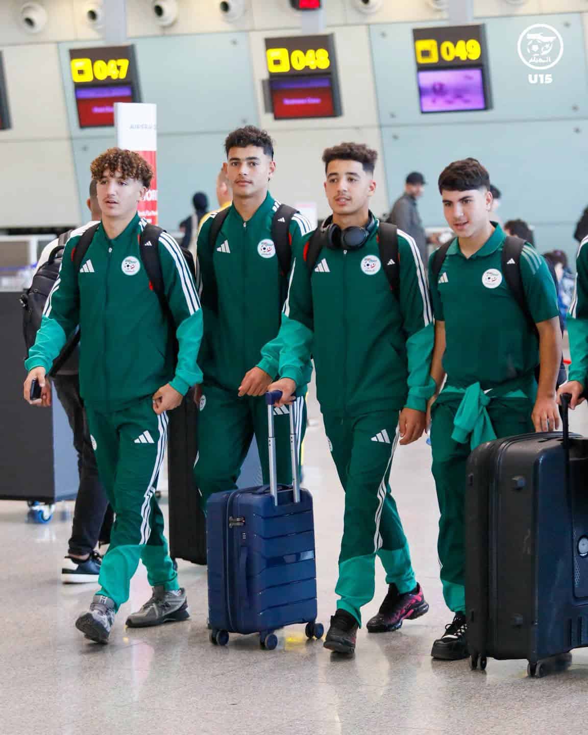 لاعبو منتخب الجزائر لأقل من 15 سنة يحتفلون بالفوز على تايبيه الصينية