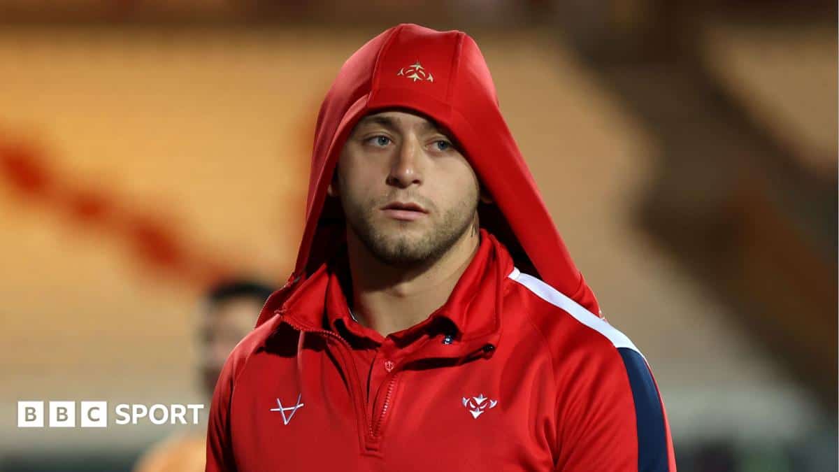 Lewis n'est pas retenu dans la sélection anglaise pour le match contre les Tonga lors de la Coupe du monde de rugby 6 Lewis n'est pas retenu dans la sélection anglaise pour le match contre les Tonga lors de la Coupe du monde de rugby 5