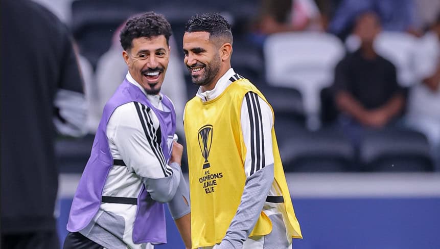 محرز وبونجاح يقودان الشمال إلى فوز تاريخي على الهلال السعودي 50 رياض محرز وبغداد بونجاح خلال مباراة الشمال والهلال في دوري أبطال آسيا للنخبة