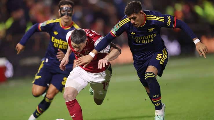 Fleetwood élimine Arsenal de la Coupe de la Ligue aux tirs au but 5 Les joueurs de Fleetwood Town célèbrent leur qualification aux dépens d'Arsenal en Coupe de la Ligue anglaise