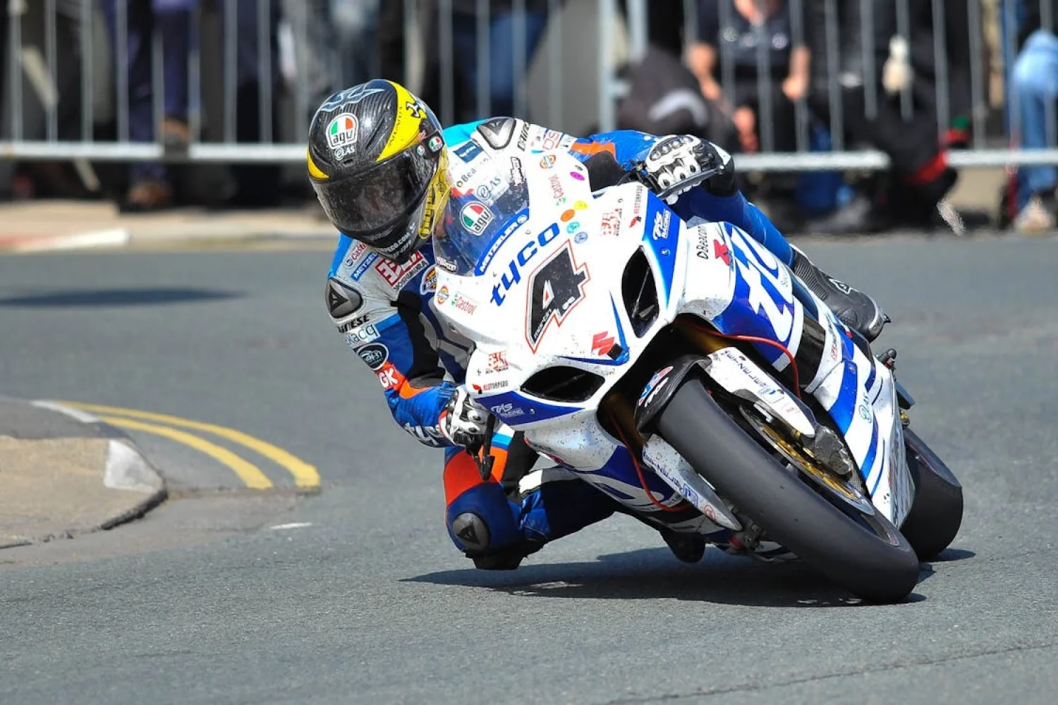 الإتقان: قراءة كتاب أساسيات المسار في رياضة السيارات 37