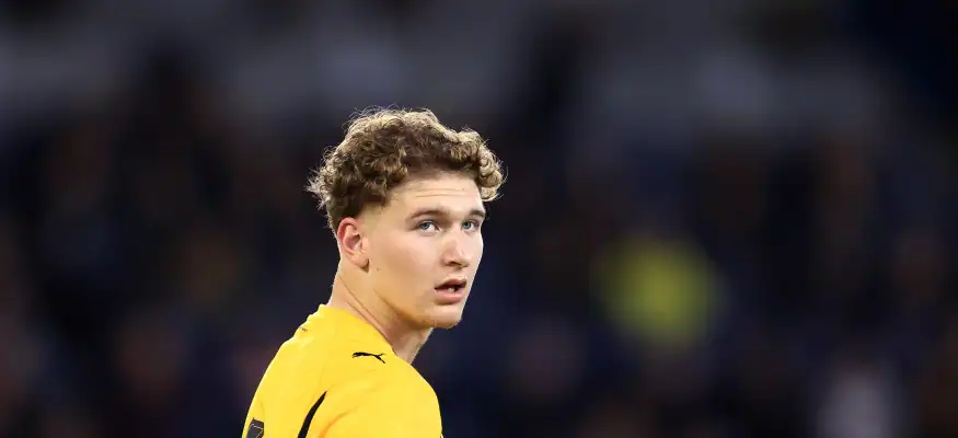 تطورات جديدة في ملف مدافع “الخضر” إلياس بن قارة 5 تطورات جديدة في ملف مدافع “الخضر” إلياس بن قارة